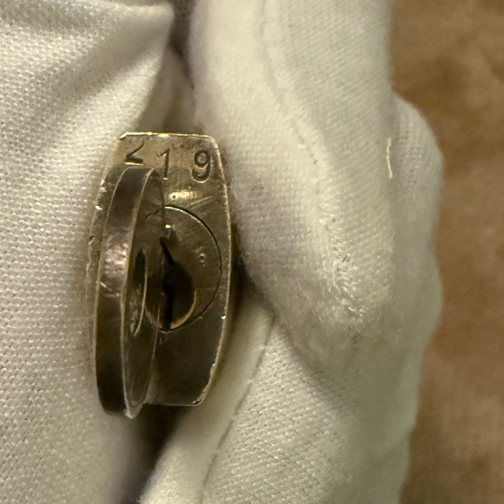 Rare Louis Vuitton lock and key #219 comes with a
unbranded chain - Picture 8 of 9